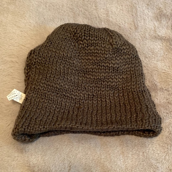 Roxy Rally Time reversible striped beanie, charcoal and white stripe, NWT - Picture 4 of 12